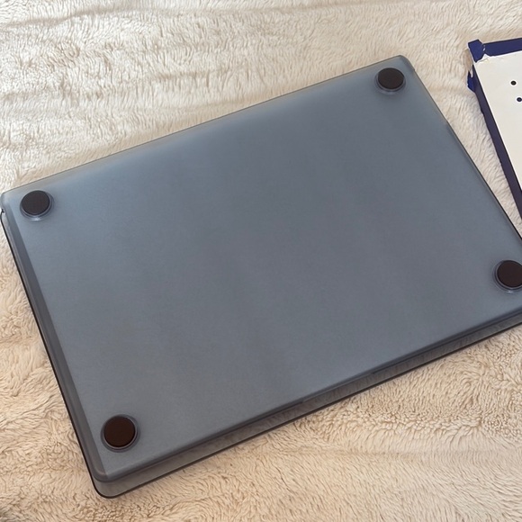 Blue transparent Hardshell Case for MacBook - Picture 2 of 7